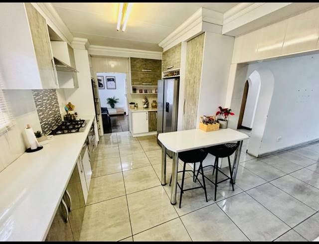 5 BEDROOM PROPERTY TO RENT IN VANDERBIJLPARK SE 3